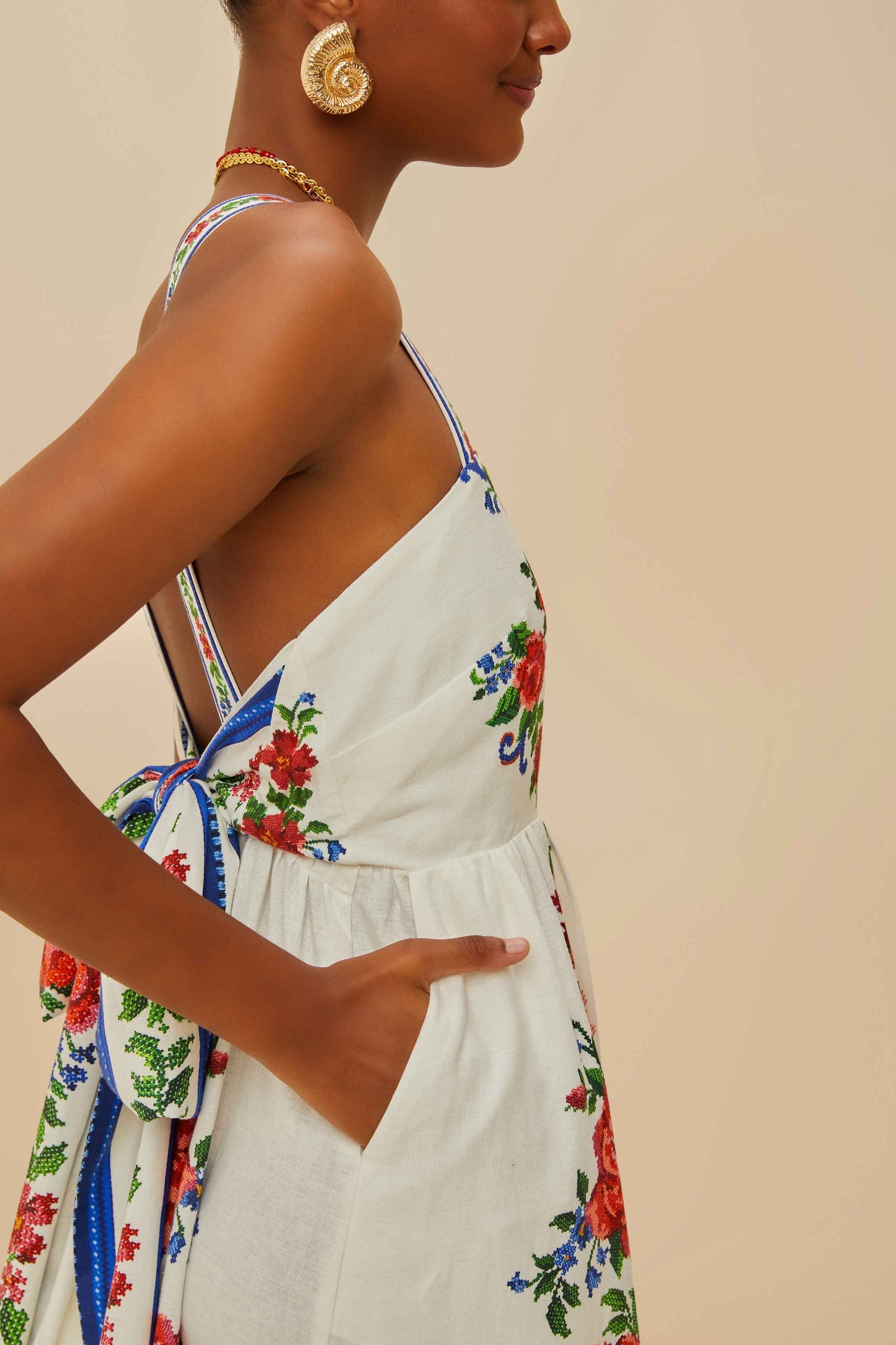 Off-White Flower Tapestry LENZING™ ECOVERO™ Euroflax™ Maxi Dress | FARM Rio Discount