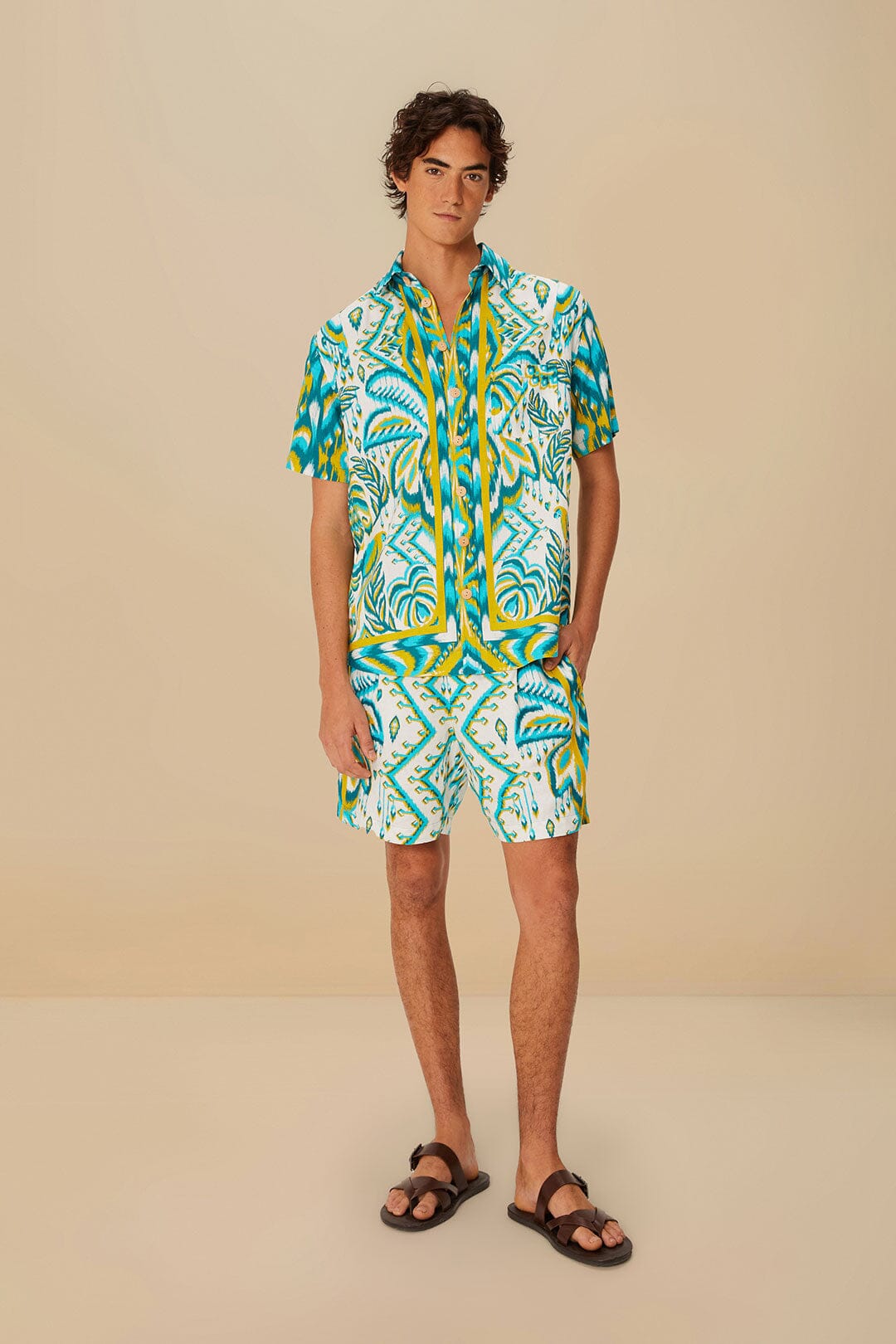 Sand Tropical Tapestry LENZING™ ECOVERO™ Euroflax™ Shorts | FARM Rio Online