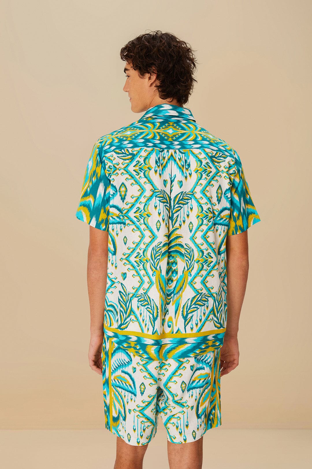 Sand Tropical Tapestry LENZING™ ECOVERO™ Euroflax™ Shorts | FARM Rio Online